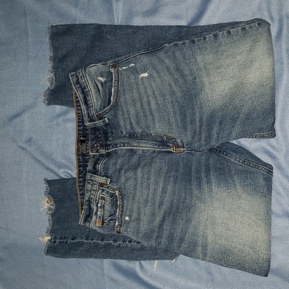 A&F JEANS SIZE 28